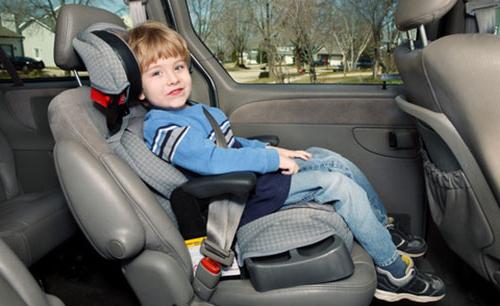 Je možné přepravovat děti bez dětí do auta?