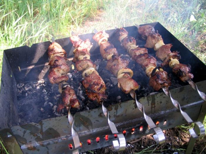 Jak používat marinády z minerální vody pro šišky kebab z vepřového masa