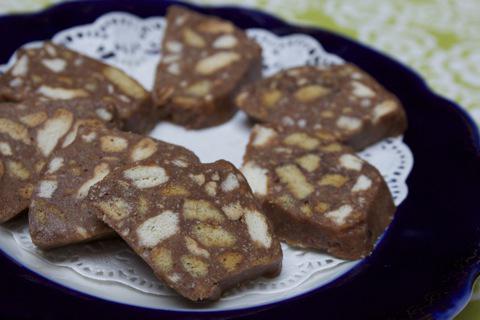 Sladká klobása z cookies a kakaa. Domácí sladké salámy: recept, foto