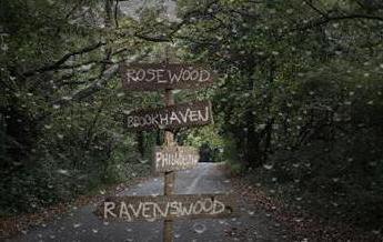 Ravenswood herci a role