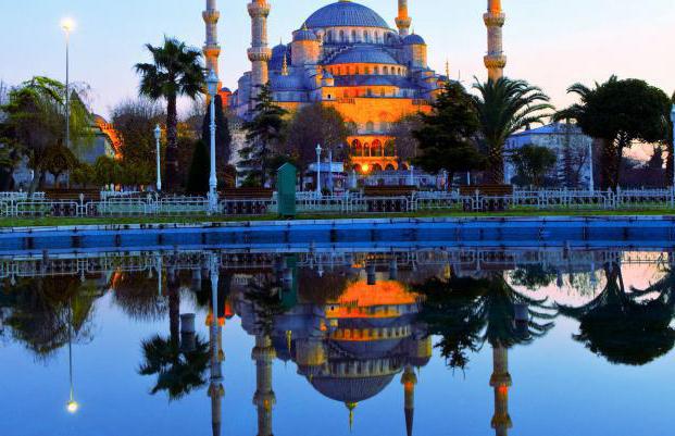 Antalya a Istanbul. Vzdálenost mezi městy