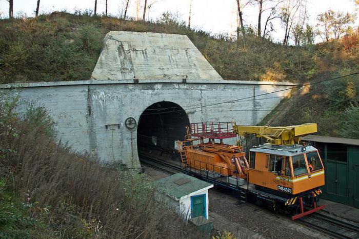 železniční tunel pod Amidou 