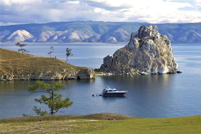 Rybolov v deltě Selenga v Baikalu v létě 